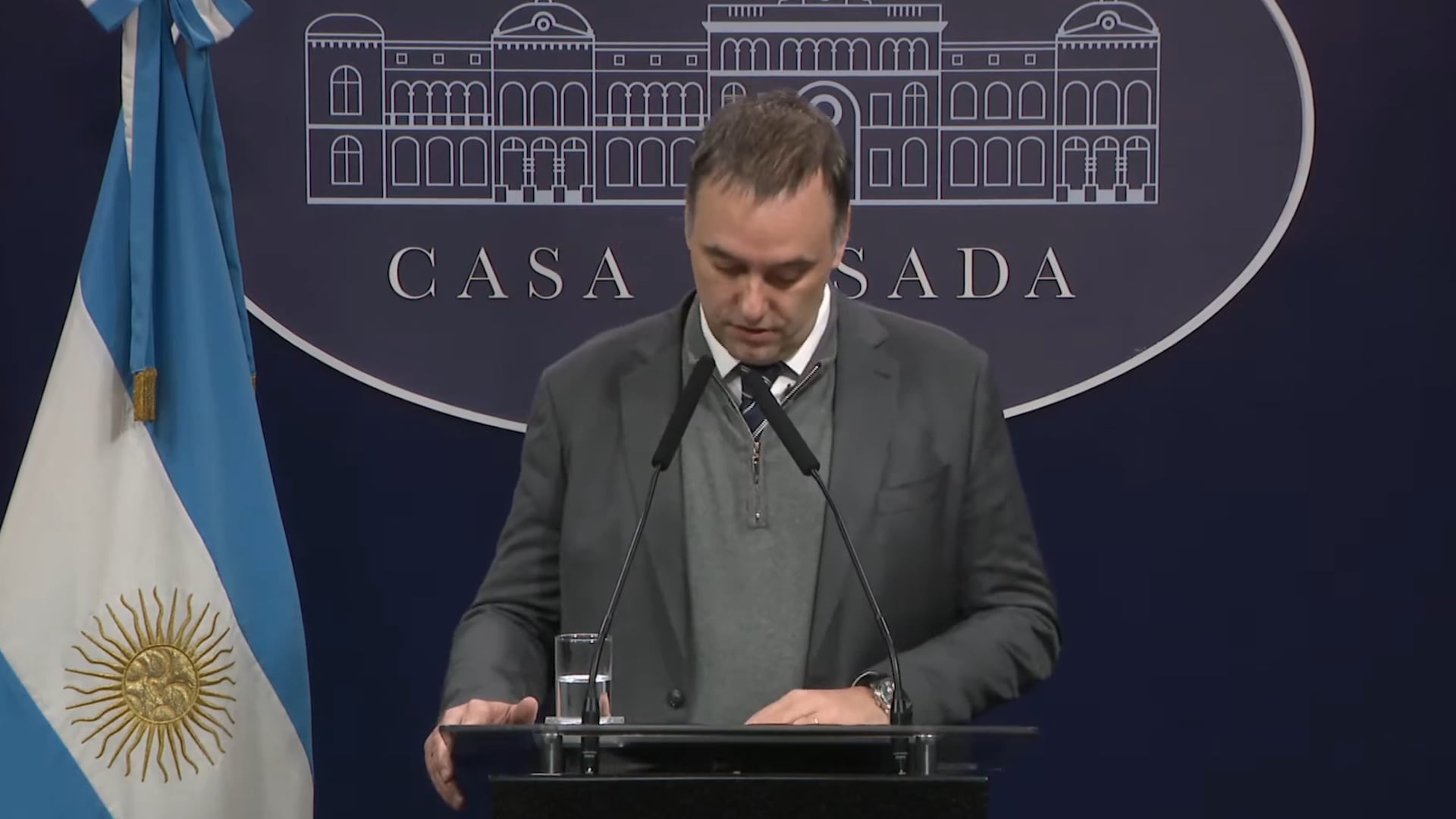 adorni-dijo-que-los-organismos-publicos-que-milei-cerro-por-decreto-representaron-un-ahorro-de-2-mil-millones-de-dolares-2 Adorni dijo que los organismos públicos que Milei cerró por decreto representaron un ahorro de 2 mil millones de dólares