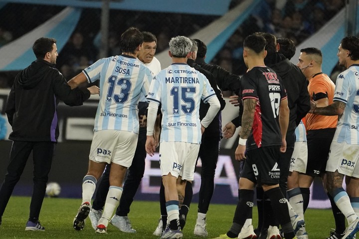 arias-del-el-arbitro-nos-hizo-perder-tres-puntos-a-no-podemos-descifrar-rapido-partidos-donde-se-nos-meten-atras-1 Arias: del "el árbitro nos hizo perder tres puntos" a "no podemos descifrar rápido partidos donde se nos meten atrás"