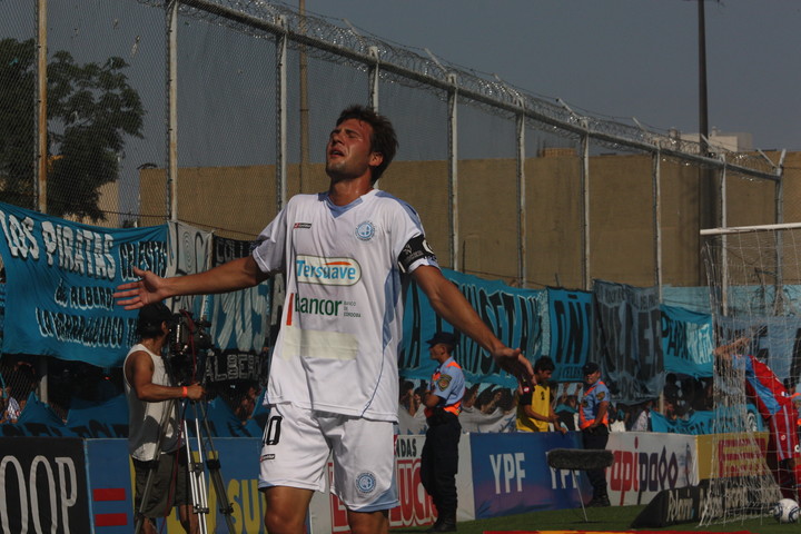 belgrano-puede-esperar-el-mudo-vazquez-jugara-en-serie-a-despues-de-diez-anos-4 Belgrano puede esperar: el Mudo Vázquez jugará en Serie A después de diez años
