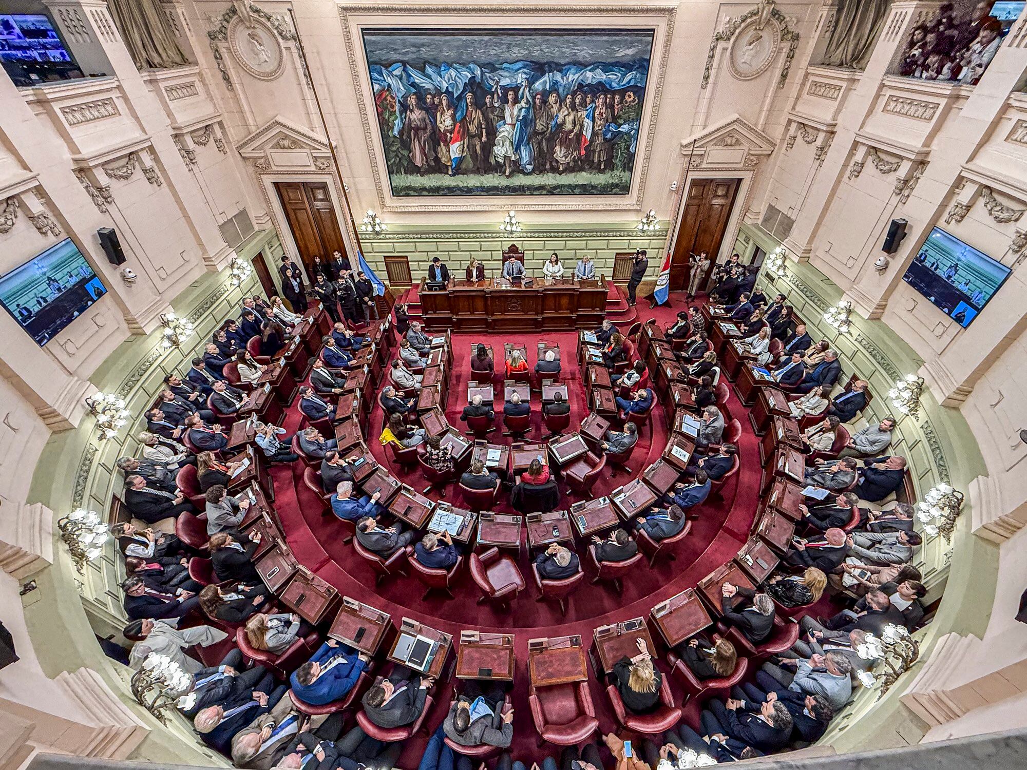 como-sigue-la-convencion-constituyente-en-santa-fe-definiciones-para-las-comisiones-y-el-caso-de-la-locomotora-oliveras-3 Cómo sigue la Convención Constituyente en Santa Fe: definiciones para las comisiones y el caso de la “Locomotora” Oliveras