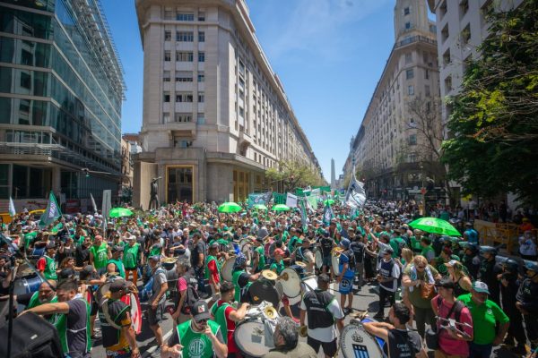 El Gobierno convocó a trabajadores estatales a una reunión de paritarias y revisarán los salarios