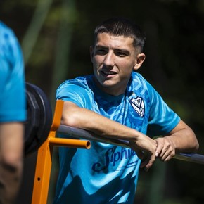 insolito-le-hizo-el-gol-del-triunfo-al-lider-midland-lo-expulsaron-en-el-festejo-y-se-peleo-con-el-tecnico-2 Insólito: le hizo el gol del triunfo al líder Midland, lo expulsaron en el festejo y se peleó con el técnico