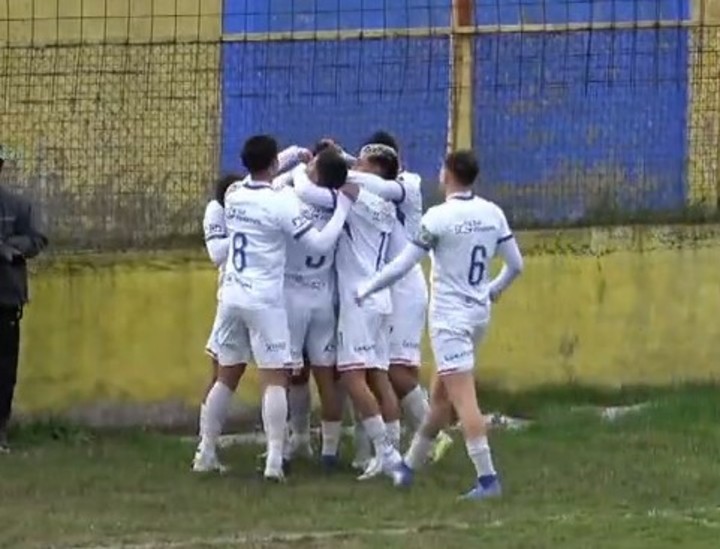 jj-urquiza-gano-y-le-metio-presion-a-central-cordoba-de-rosario-en-la-primera-c-2 JJ Urquiza ganó y le metió presión a Central Córdoba de Rosario en la Primera C