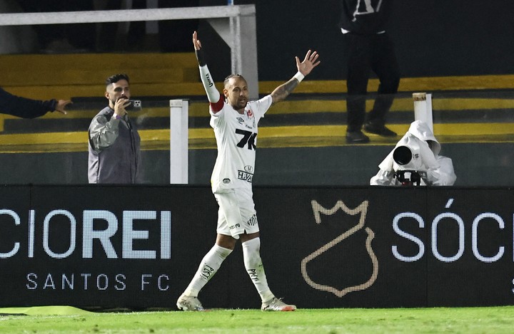 la-barra-del-santos-apunto-contra-neymar-el-idolo-sos-vos-te-pedimos-que-actues-como-tal-y-nadie-esta-por-encima-del-club-1 La barra del Santos apuntó contra Neymar: "El ídolo sos vos, te pedimos que actúes como tal" y "nadie está por encima del club"