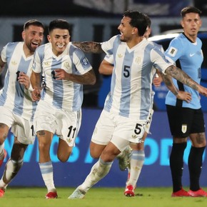 la-revelacion-de-lopez-munoz-sobre-maradona-me-pedia-que-le-sacara-el-escudo-de-river-a-mis-videos-5 La revelación de López Muñoz sobre Maradona: "Me pedía que le sacara el escudo de River a mis videos"
