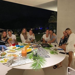 locura-por-paredes-la-inedita-medida-de-boca-para-que-los-hinchas-se-saquen-una-foto-con-el-1 Locura por Paredes: la inédita medida de Boca para que los hinchas se saquen una foto con él