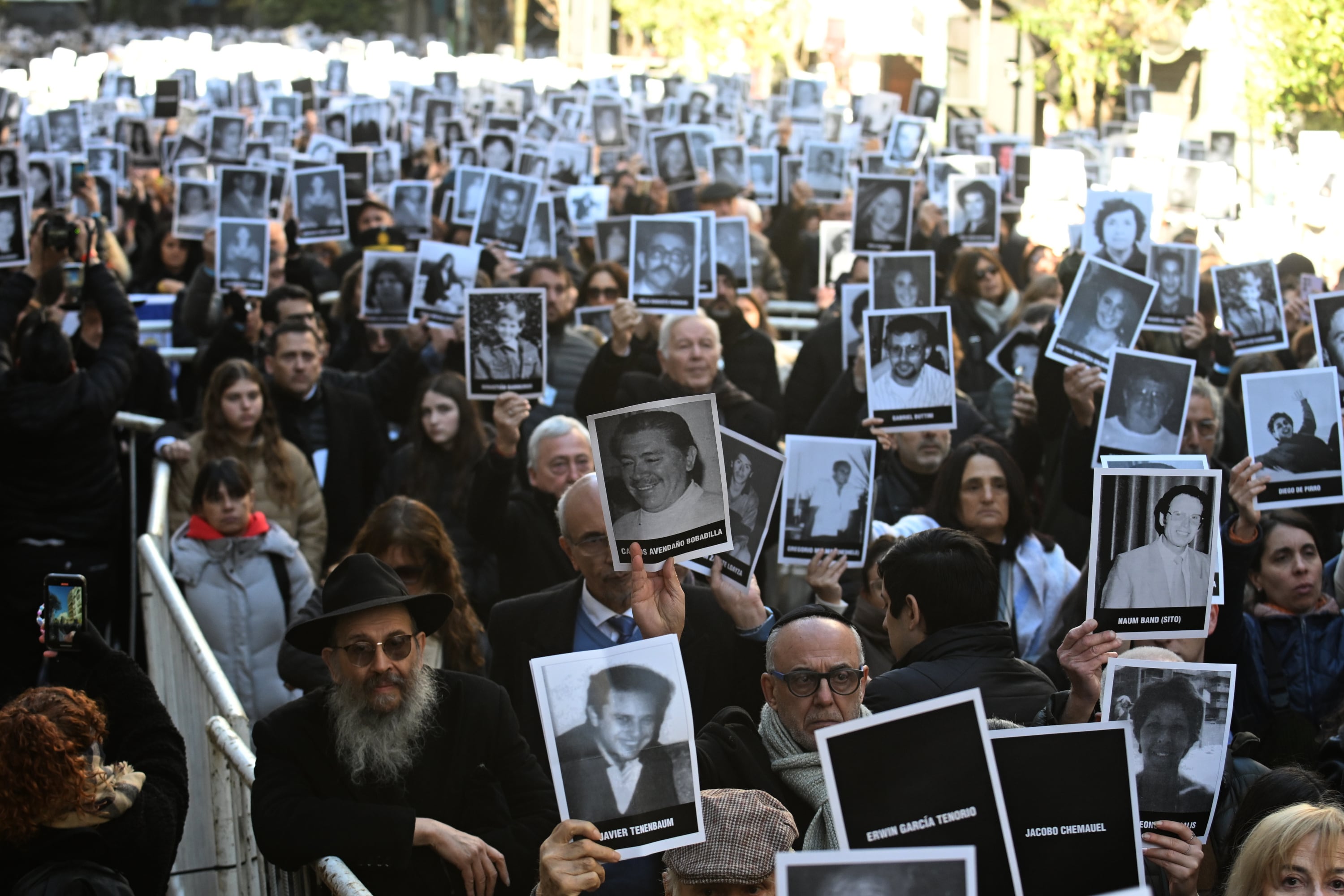 no-vamos-a-parar-hasta-que-se-haga-justicia-aseguro-milei-en-el-acto-por-el-atentado-a-la-amia “No vamos a parar hasta que se haga justicia”, aseguró Milei en el acto por el atentado a la AMIA