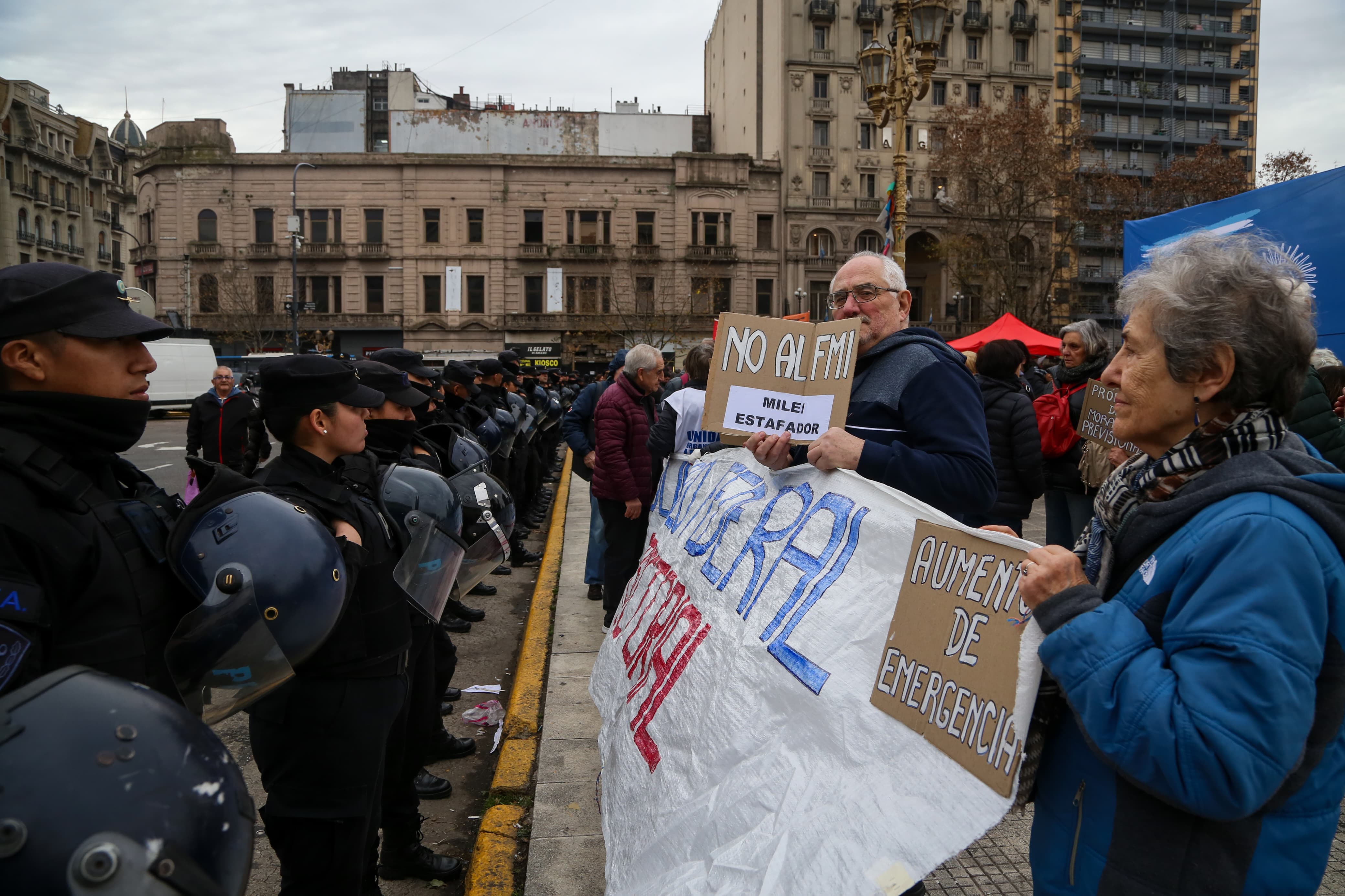 organizaciones-que-piden-por-la-ley-de-emergencia-en-discapacidad-y-trabajadores-de-vialidad-se-movilizan-al-congreso-3 Organizaciones que piden por la Ley de Emergencia en Discapacidad y trabajadores de Vialidad se movilizan al Congreso