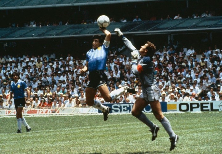 se-subastara-el-buzo-que-uso-peter-shilton-en-el-partido-de-la-mano-de-dios-y-el-gol-del-siglo-1 Se subastará el buzo que usó Peter Shilton en el partido de la Mano de Dios y el Gol del Siglo