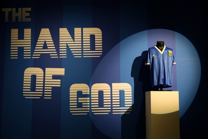 se-subastara-el-buzo-que-uso-peter-shilton-en-el-partido-de-la-mano-de-dios-y-el-gol-del-siglo-2 Se subastará el buzo que usó Peter Shilton en el partido de la Mano de Dios y el Gol del Siglo