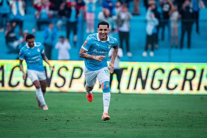 video-yoshimar-yotun-regreso-tras-455-dias-de-lesion-marco-un-gol-de-penal-y-tuvo-un-emotivo-festejo-1 Video: Yoshimar Yotún regresó tras 455 días de lesión, marcó un gol de penal y tuvo un emotivo festejo