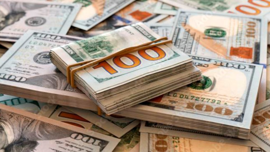 el-dolar-alcanza-un-nuevo-record-y-cierra-a-1380-para-la-venta El dólar alcanza un nuevo récord y cierra a $1380 para la venta