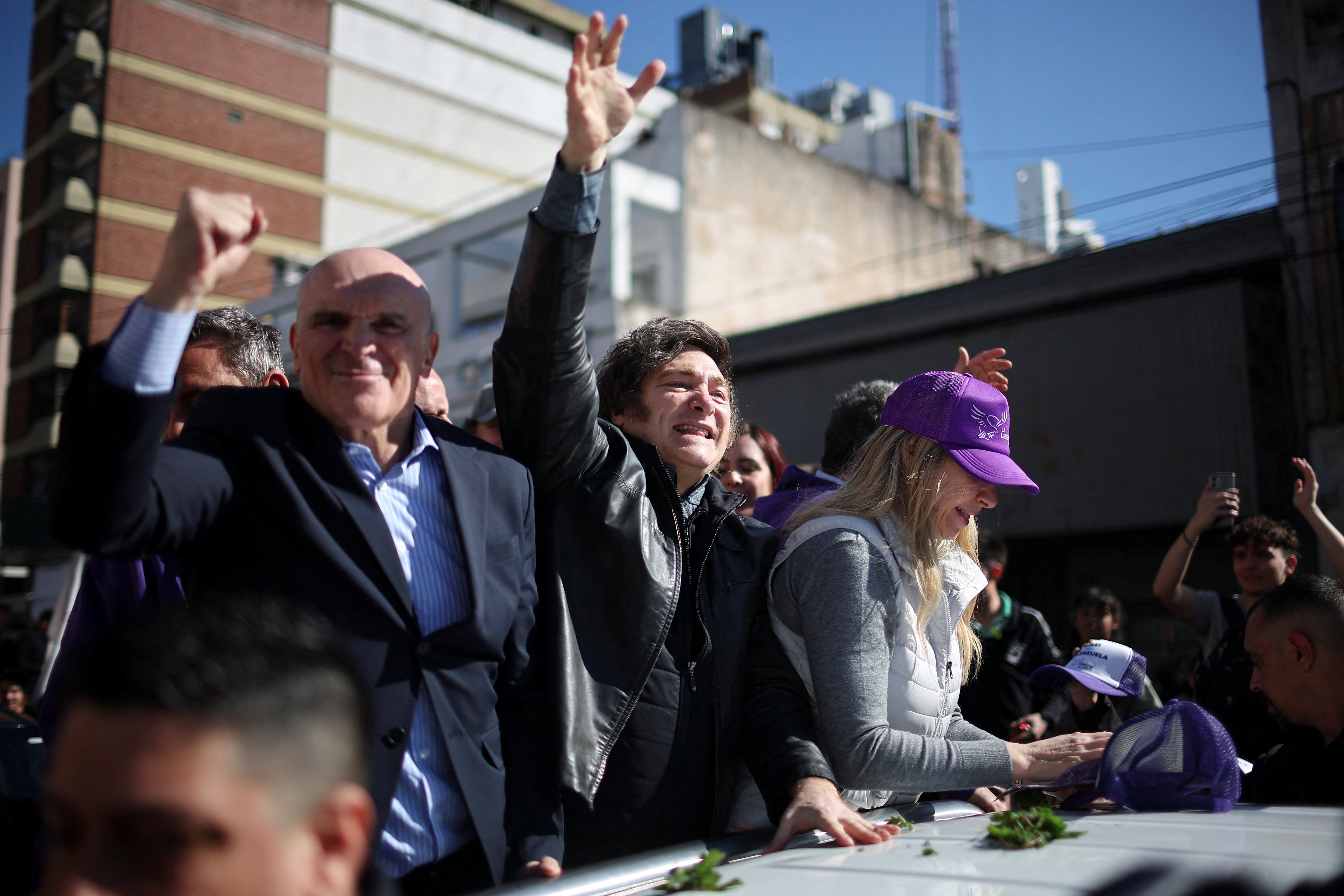 el-mensaje-que-compartio-javier-milei-con-el-gabinete-tras-los-incidentes-nada-de-esto-me-intimida-me-llena-de-ganas-de-salir-a-la-cancha El mensaje que compartió Javier Milei con el Gabinete tras los incidentes: “Nada de esto me intimida, me llena de ganas de salir a la cancha”