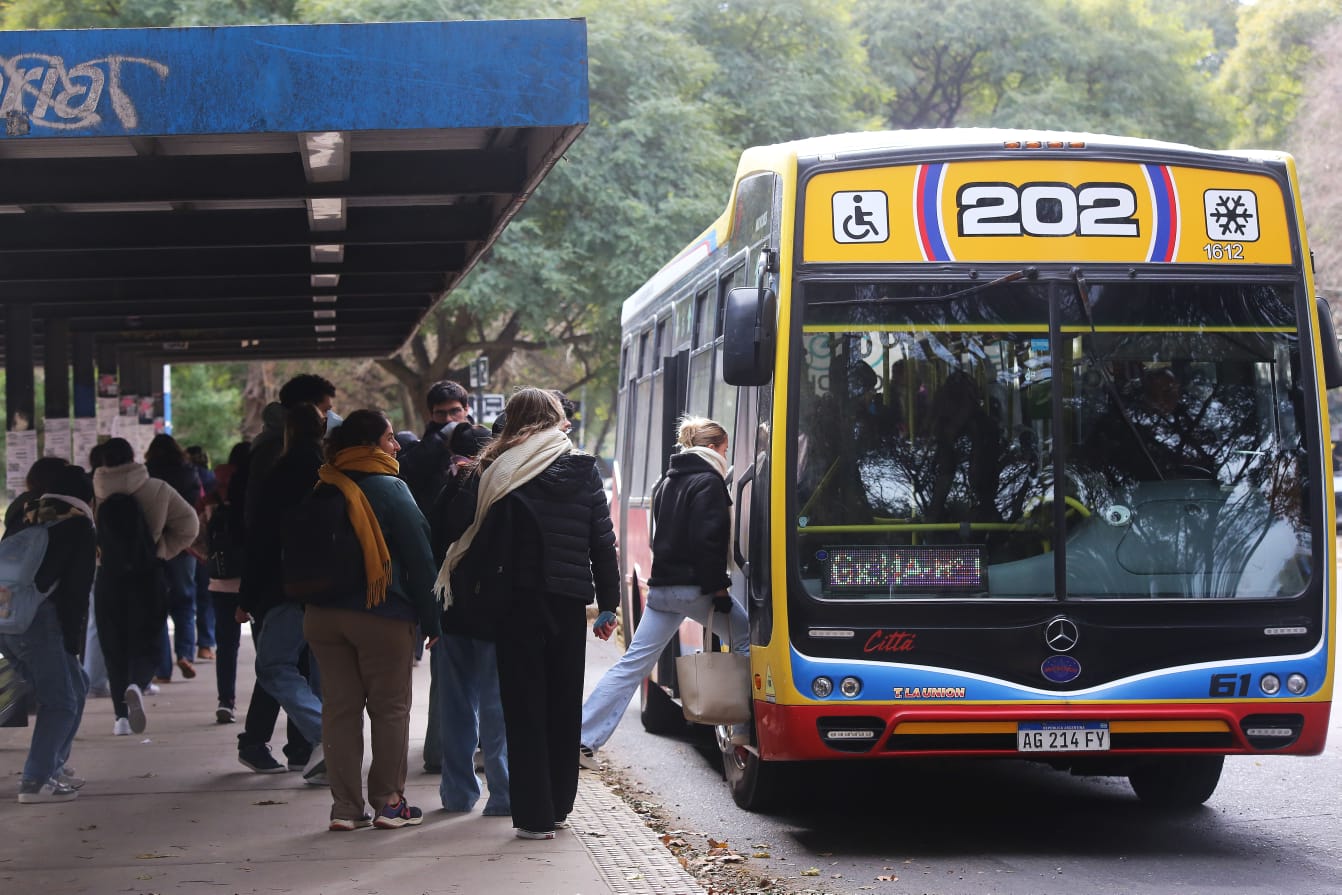 elecciones-2025-en-vivo-el-transporte-publico-sera-gratuito-el-7-de-septiembre-y-el-26-de-octubre-en-pba-1 Elecciones 2025, en vivo: el transporte público será gratuito el 7 de septiembre y el 26 de octubre en PBA
