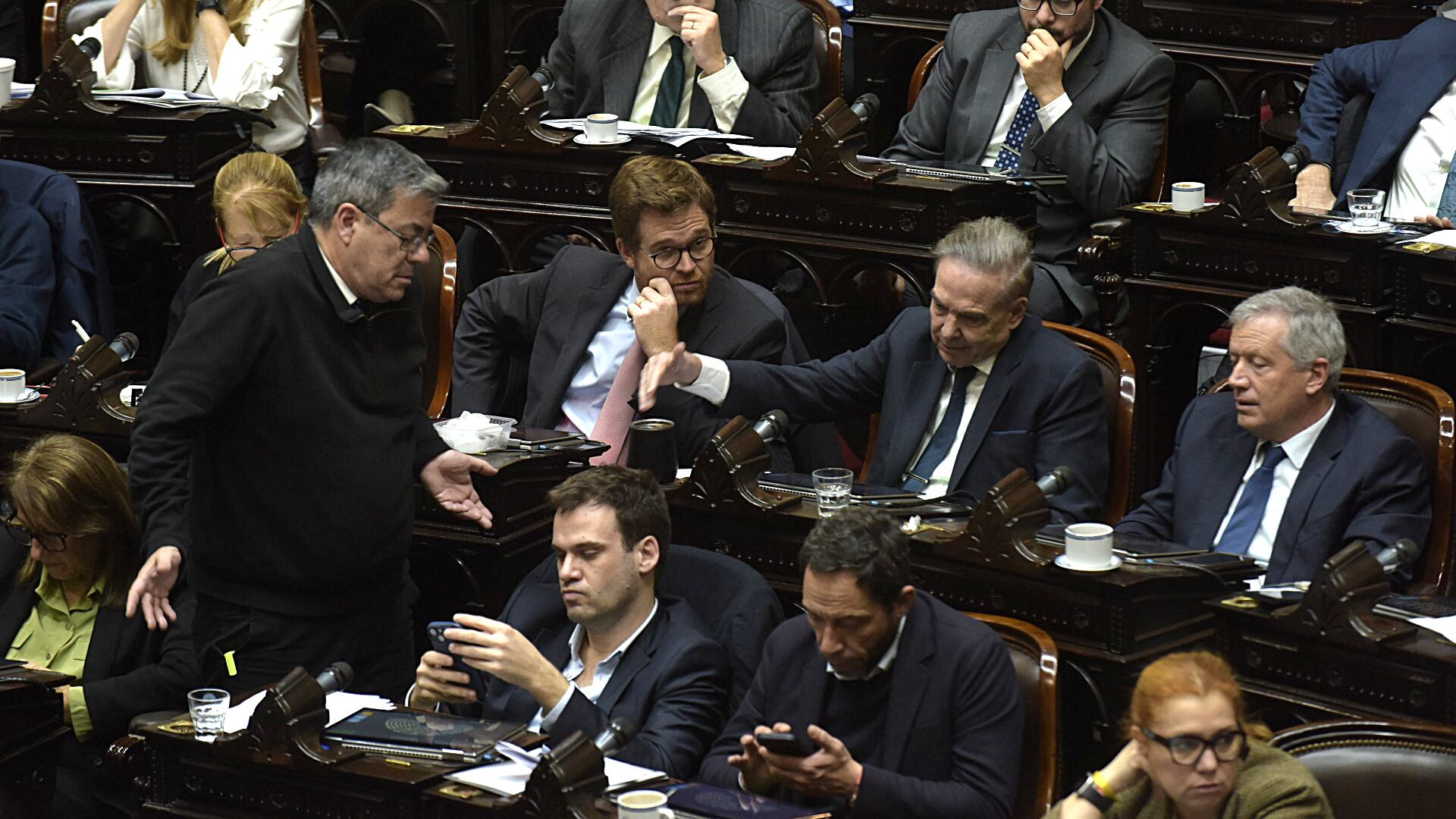 en-una-jornada-maratonica-en-diputados-javier-milei-logro-mantener-un-veto-y-se-postergo-el-debate-de-otros-dos-3 En una jornada maratónica en Diputados, Javier Milei logró mantener un veto y se postergó el debate de otros dos
