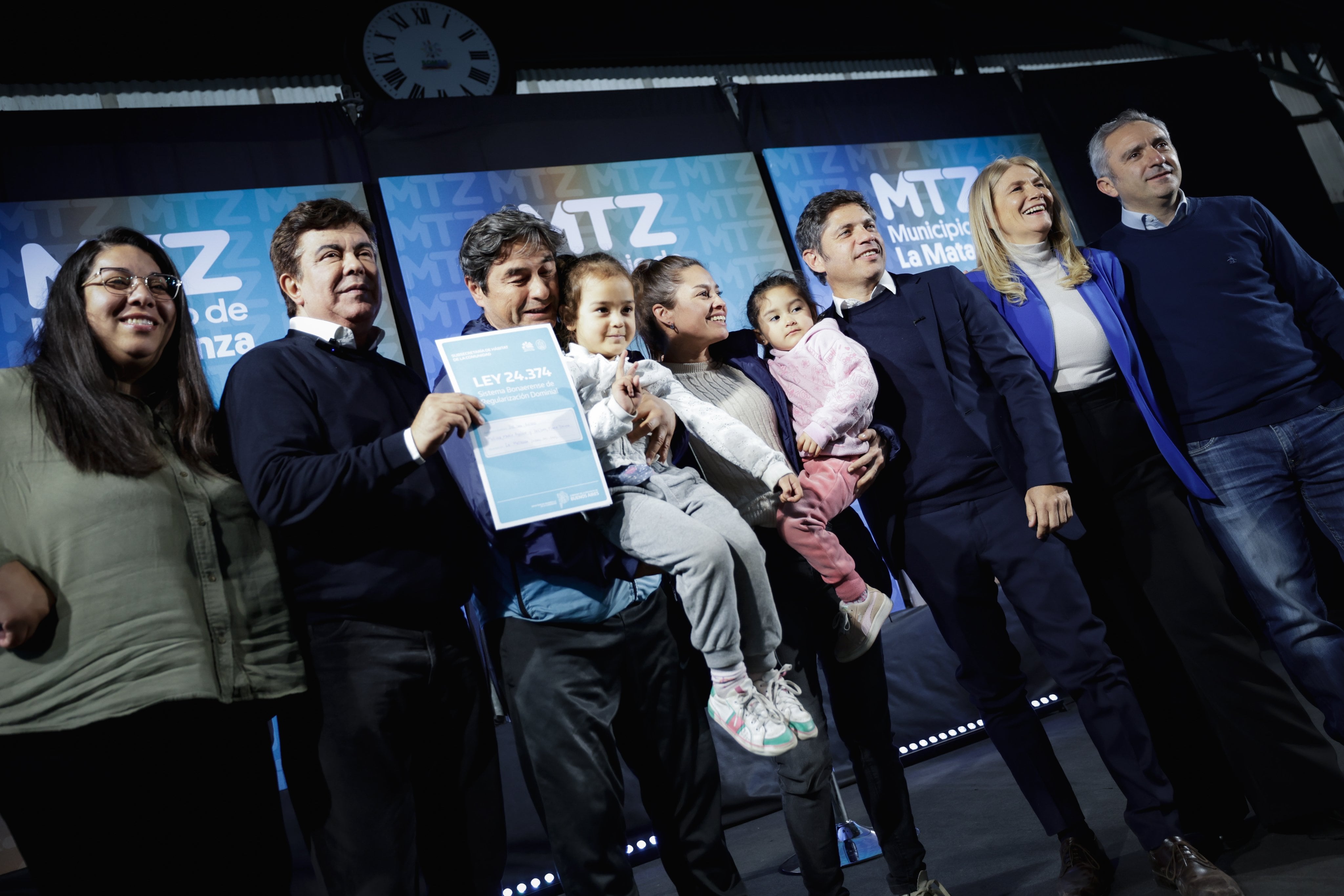 kicillof-le-respondio-a-milei-viene-solo-para-sacarse-una-foto-pero-no-se-anima-a-caminar-los-barrios-1 Kicillof le respondió a Milei: “Viene solo para sacarse una foto, pero no se anima a caminar los barrios”