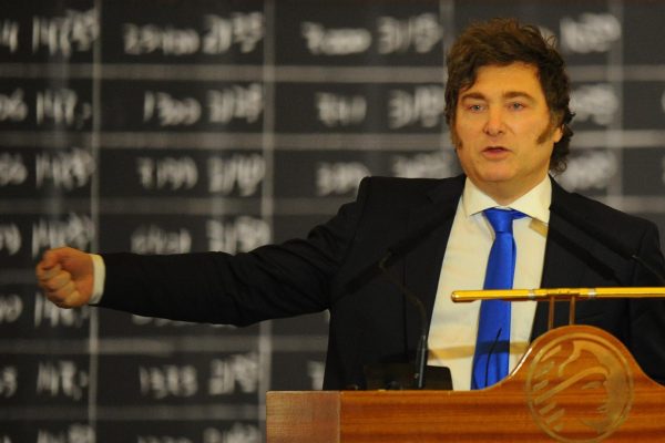 La confianza en el Gobierno cayó 13,6% y llegó a su nivel más bajo desde la asunción de Milei