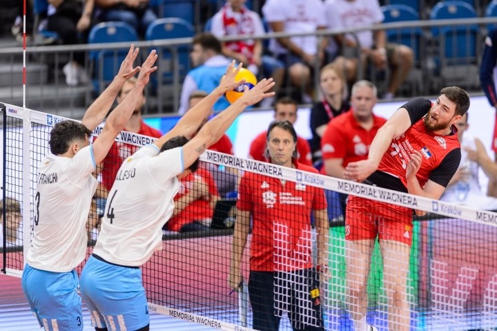 la-seleccion-argentina-de-voley-vencio-a-serbia-y-sigue-en-racha-en-el-memorial-wagner-1 La Selección Argentina de vóley venció a Serbia y sigue en racha en el Memorial Wagner