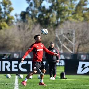 videos-el-multitudinario-recibimiento-a-river-en-mendoza-para-la-copa-argentina-4 Videos: el multitudinario recibimiento a River en Mendoza para la Copa Argentina