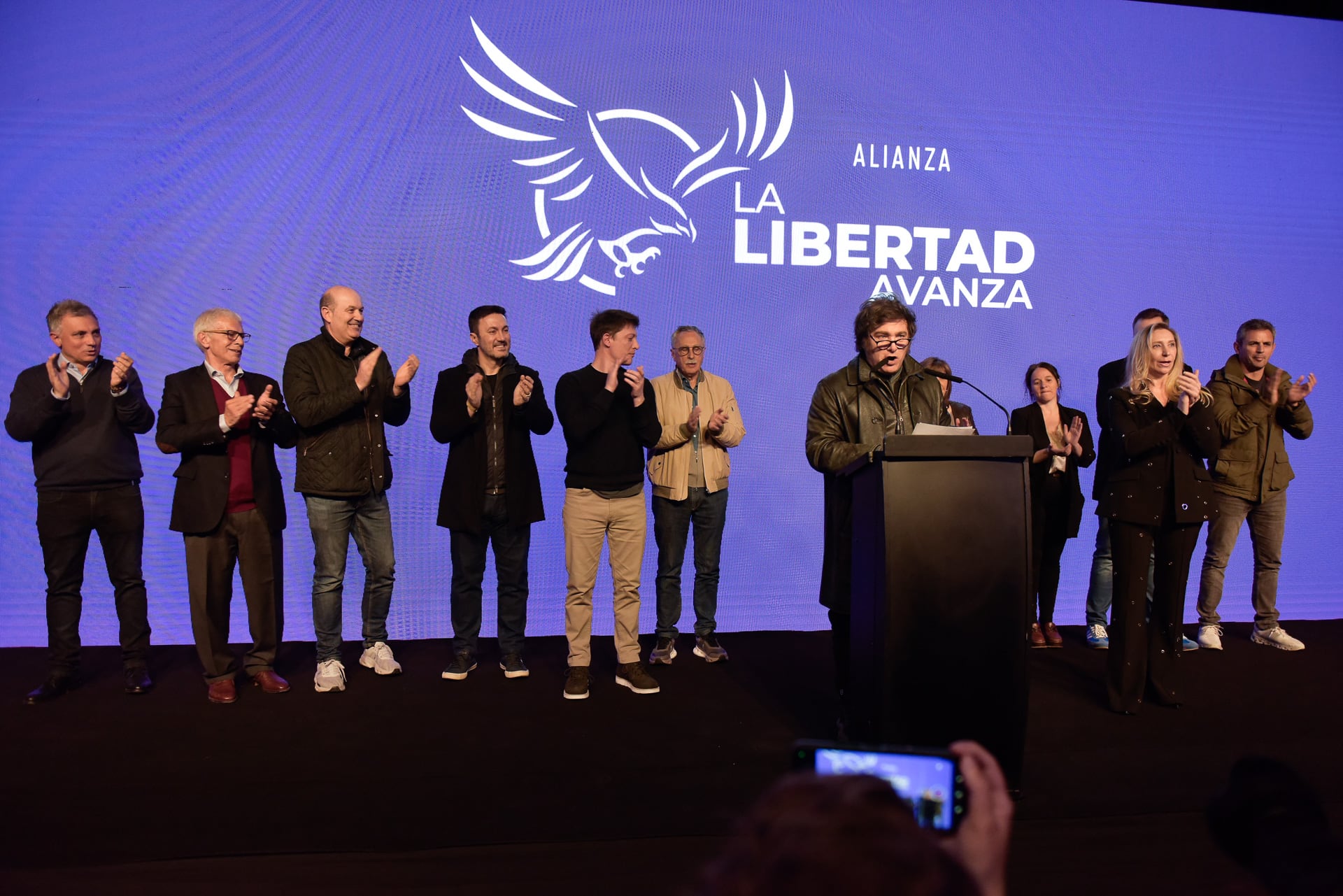 como-vivio-milei-la-primera-gran-derrota-electoral-que-abre-un-escenario-de-incertidumbre-de-cara-a-octubre-2 Cómo vivió Milei la primera gran derrota electoral que abre un escenario de incertidumbre de cara a octubre