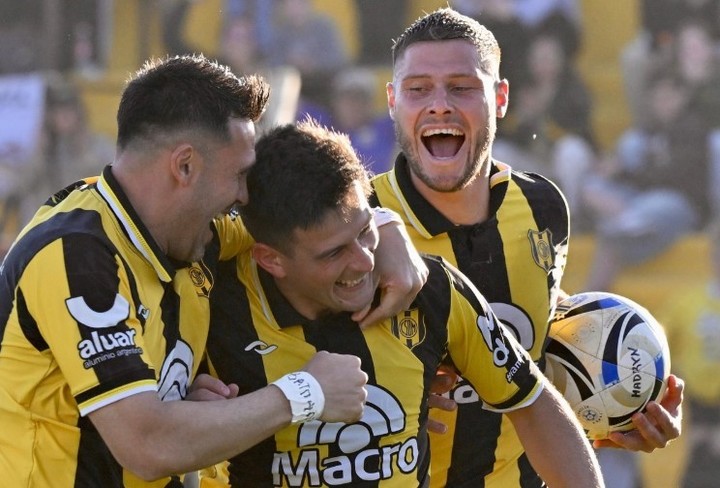 con-dos-jugadores-menos-deportivo-madryn-empato-y-sigue-cerca-de-la-final-por-el-ascenso-1 Con dos jugadores menos, Deportivo Madryn empató y sigue cerca de la final por el ascenso