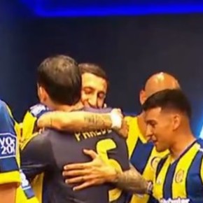 de-canalla-a-canalla-di-maria-le-regalo-su-camiseta-a-lautaro-blanco-en-el-entretiempo-2 De canalla a canalla: Di María le regaló su camiseta a Lautaro Blanco en el entretiempo