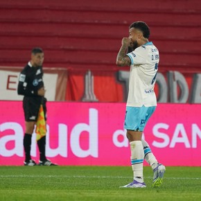 despues-de-cuatro-meses-y-con-la-camiseta-de-velez-manu-lanzini-volvio-a-convertir-4 Después de cuatro meses y con la camiseta de Vélez, Manu Lanzini volvió a convertir