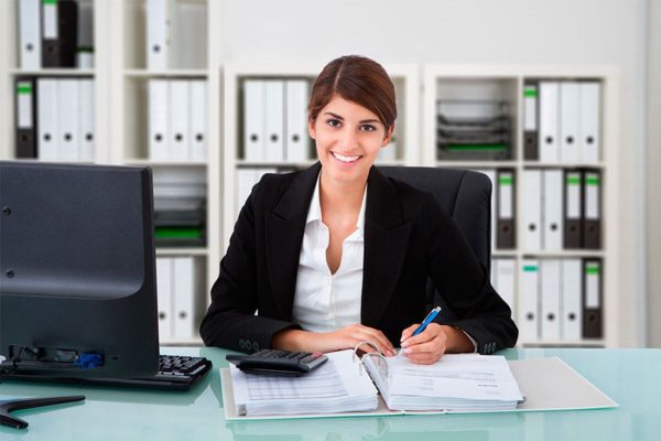 Día de la secretaria en Argentina: sueldos y evolución de la profesión