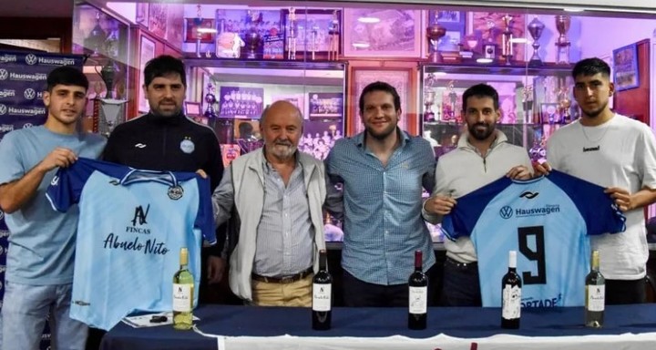 el-club-que-jugo-en-primera-le-gano-a-la-union-sovietica-y-regresa-al-futbol-argentino-despues-de-30-anos-1 El club que jugó en Primera, le ganó a la Unión Soviética y regresa al fútbol argentino después de 30 años