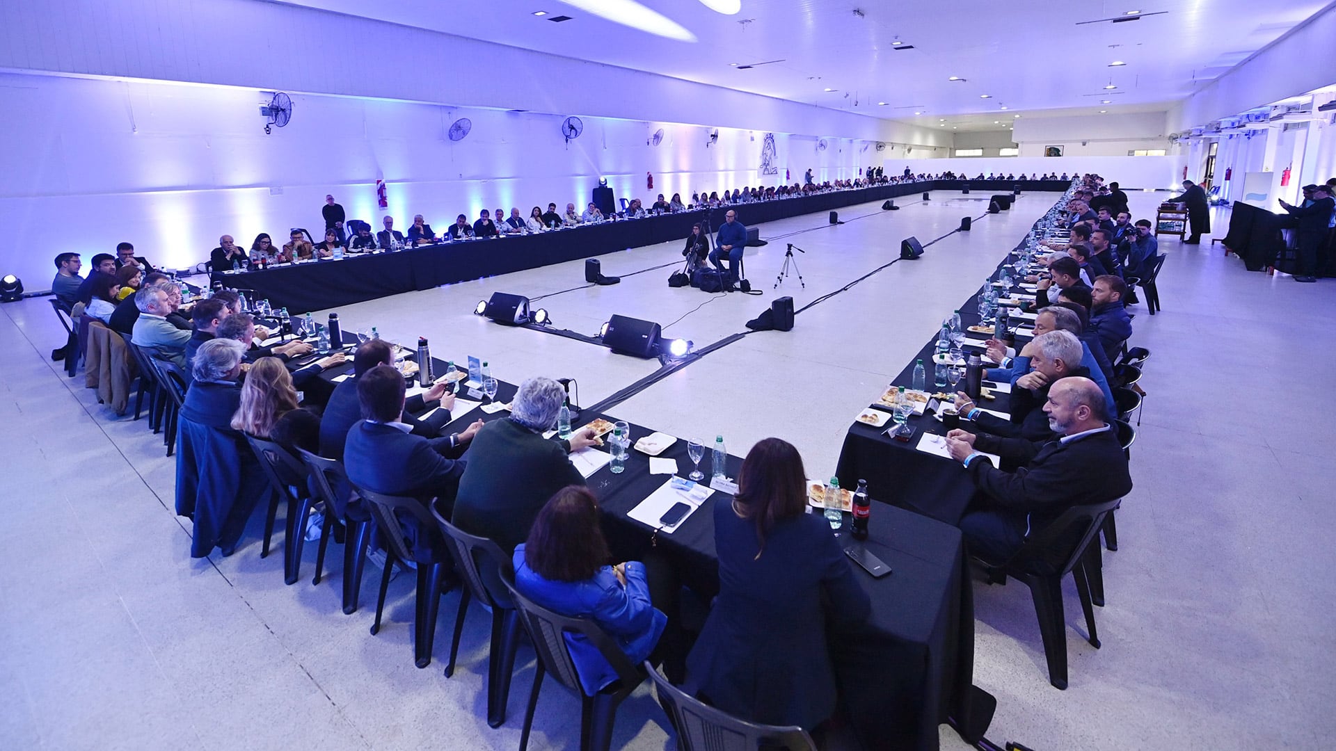 el-peronismo-se-mostro-unido-antes-de-la-marcha-por-cfk-y-busca-apuntalar-la-candidatura-de-taiana-2 El peronismo se mostró unido antes de la marcha por CFK y busca apuntalar la candidatura de Taiana