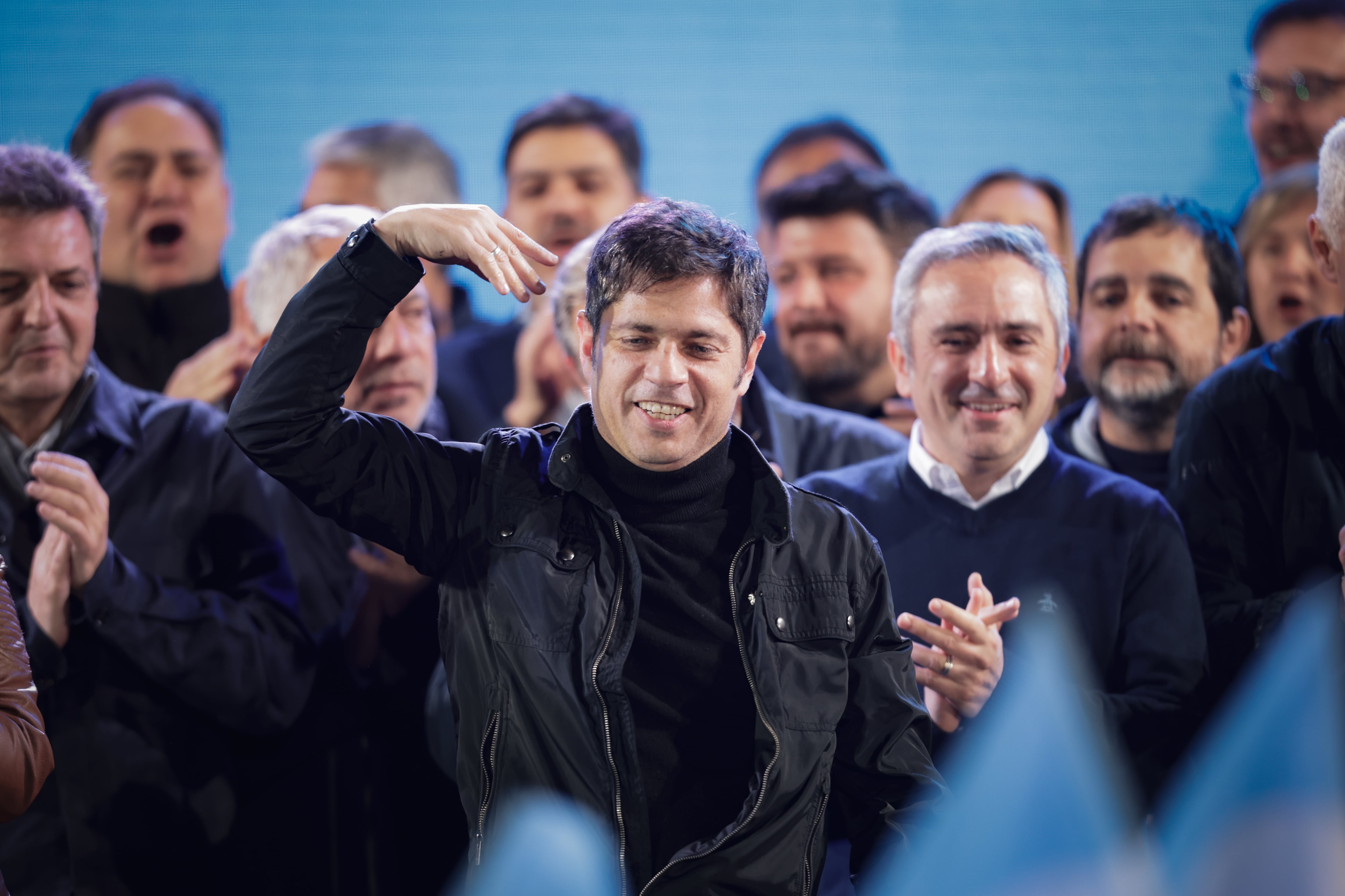 kicillof-capitalizo-la-victoria-bonaerense-se-mostro-como-el-lider-del-peronismo-y-dio-un-mensaje-nacional-3 Kicillof capitalizó la victoria bonaerense, se mostró como el líder del peronismo y dio un mensaje nacional