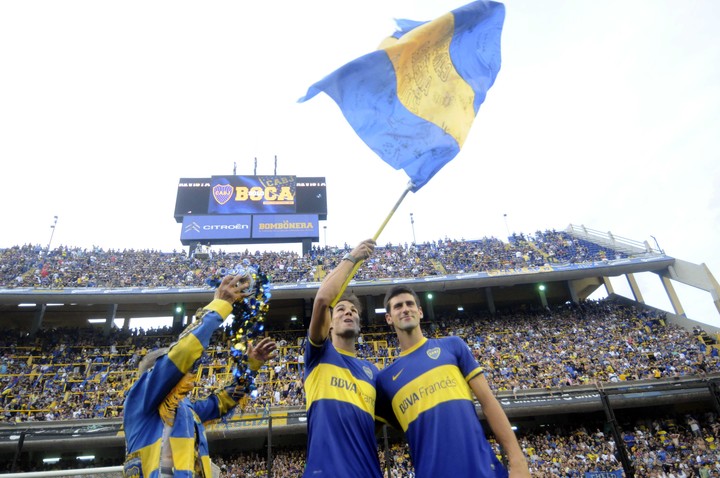 la-historia-detras-de-la-foto-el-dia-que-riquelme-le-dio-la-cinta-de-capitan-y-paredes-no-se-la-quedo-1 La historia detrás de la foto: el día que Riquelme le dio la cinta de capitán y Paredes no se la quedó