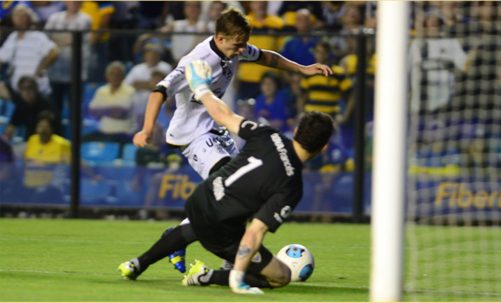 la-historia-detras-de-la-foto-el-dia-que-riquelme-le-dio-la-cinta-de-capitan-y-paredes-no-se-la-quedo-2 La historia detrás de la foto: el día que Riquelme le dio la cinta de capitán y Paredes no se la quedó