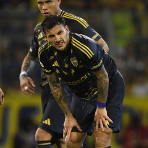 la-historia-detras-de-la-foto-el-dia-que-riquelme-le-dio-la-cinta-de-capitan-y-paredes-no-se-la-quedo-5 La historia detrás de la foto: el día que Riquelme le dio la cinta de capitán y Paredes no se la quedó