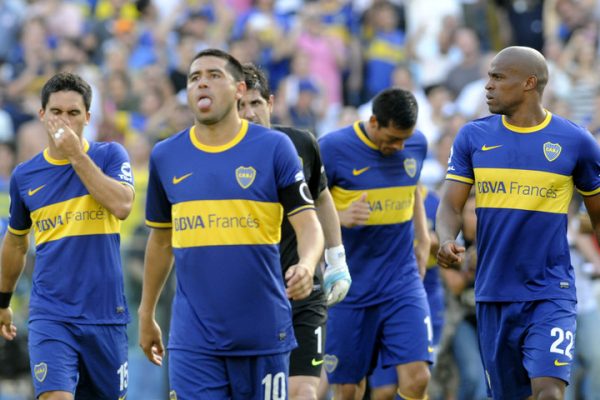 La historia detrás de la foto: el día que Riquelme le dio la cinta de capitán y Paredes no se la quedó