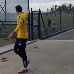 paredes-desayuno-bostero-a-la-espera-de-otra-practica-de-futbol-en-la-bombonera-3 Paredes, desayuno bostero, a la espera de otra práctica de fútbol en la Bombonera