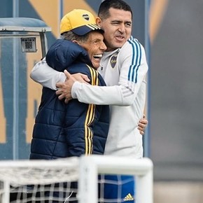 paredes-desayuno-bostero-a-la-espera-de-otra-practica-de-futbol-en-la-bombonera-4 Paredes, desayuno bostero, a la espera de otra práctica de fútbol en la Bombonera