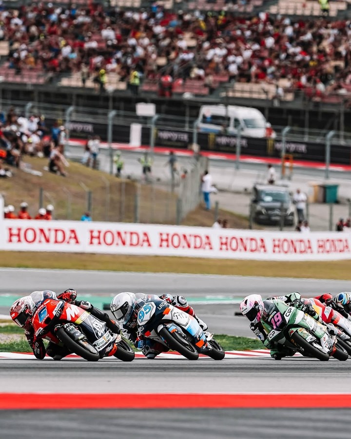 perrone-se-metio-en-el-top-10-en-barcelona-y-sumo-puntos-en-el-campeonato-de-moto3-1 Perrone se metió en el Top 10 en Barcelona y sumó puntos en el campeonato de Moto3