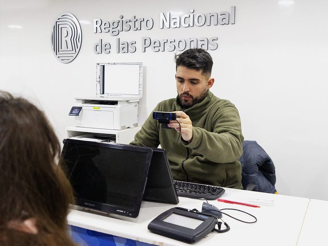 piden-a-ciudadanos-argentinos-que-devuelvan-miles-de-pasaportes-por-una-falla-de-seguridad-en-su-fabricacion-1 Piden a ciudadanos argentinos que devuelvan miles de pasaportes por una falla de seguridad en su fabricación