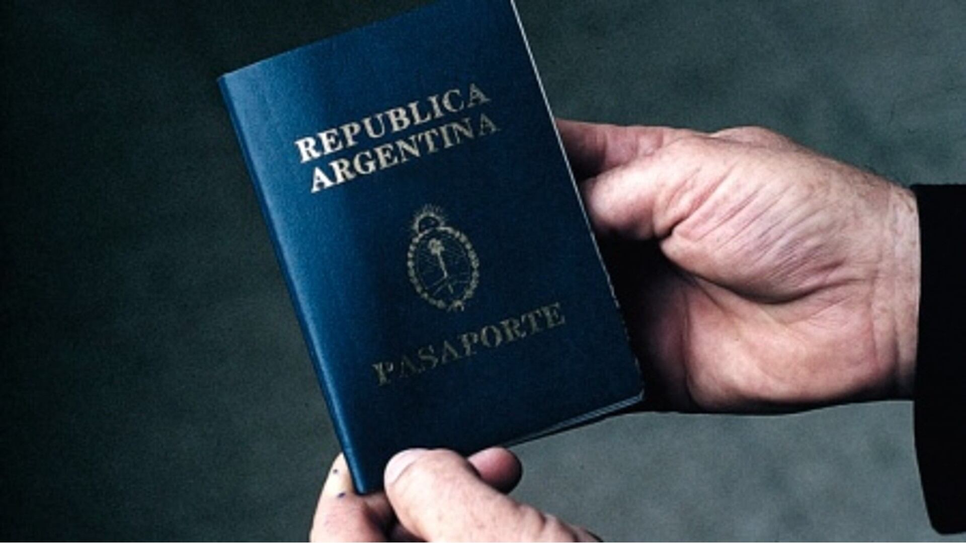 piden-a-ciudadanos-argentinos-que-devuelvan-miles-de-pasaportes-por-una-falla-de-seguridad-en-su-fabricacion-4 Piden a ciudadanos argentinos que devuelvan miles de pasaportes por una falla de seguridad en su fabricación