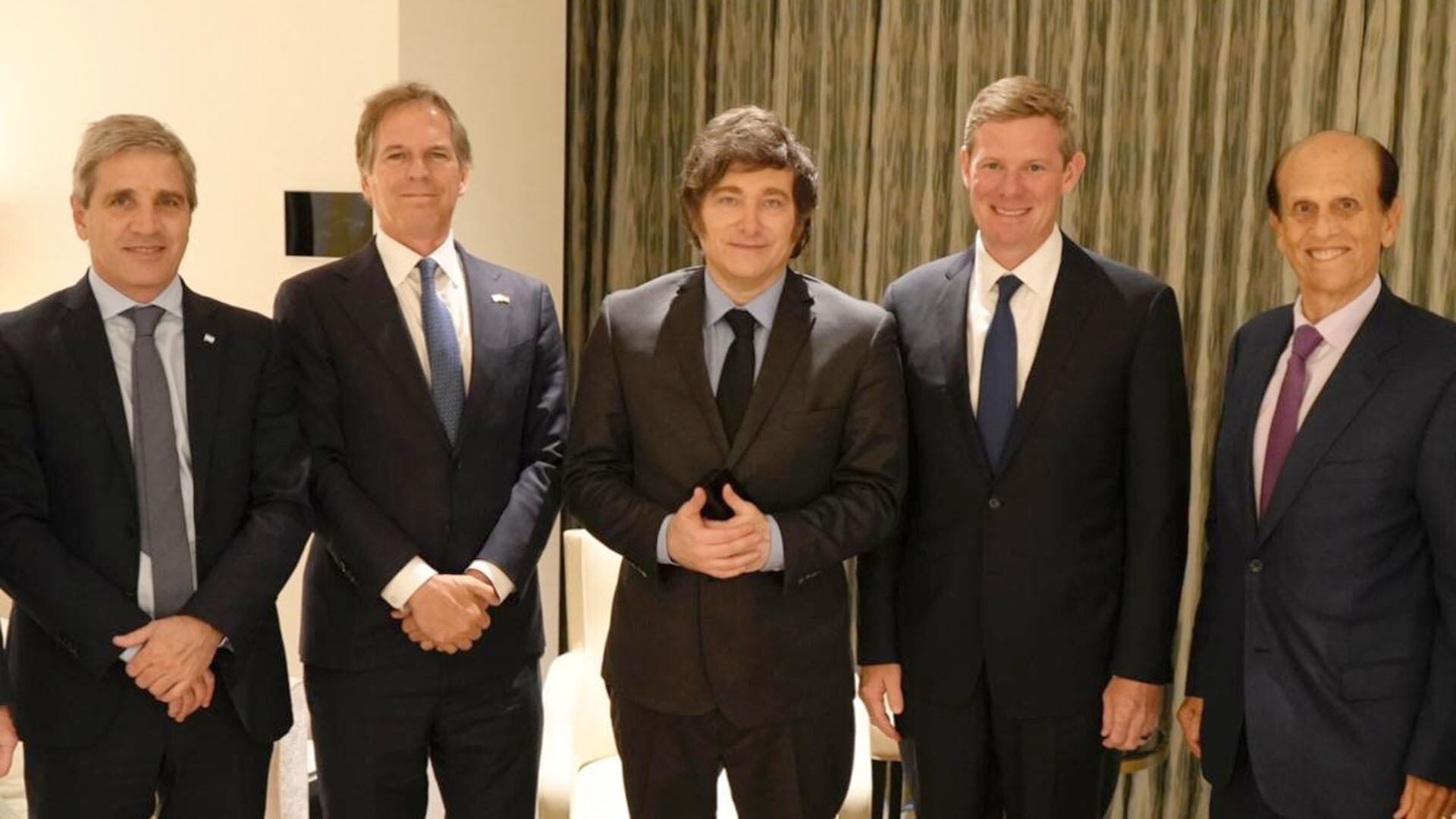 tras-su-viaje-a-eeuu-javier-milei-regreso-a-argentina-con-la-mirada-puesta-en-las-elecciones-del-domingo-1 Tras su viaje a EEUU, Javier Milei regresó a Argentina con la mirada puesta en las elecciones del domingo