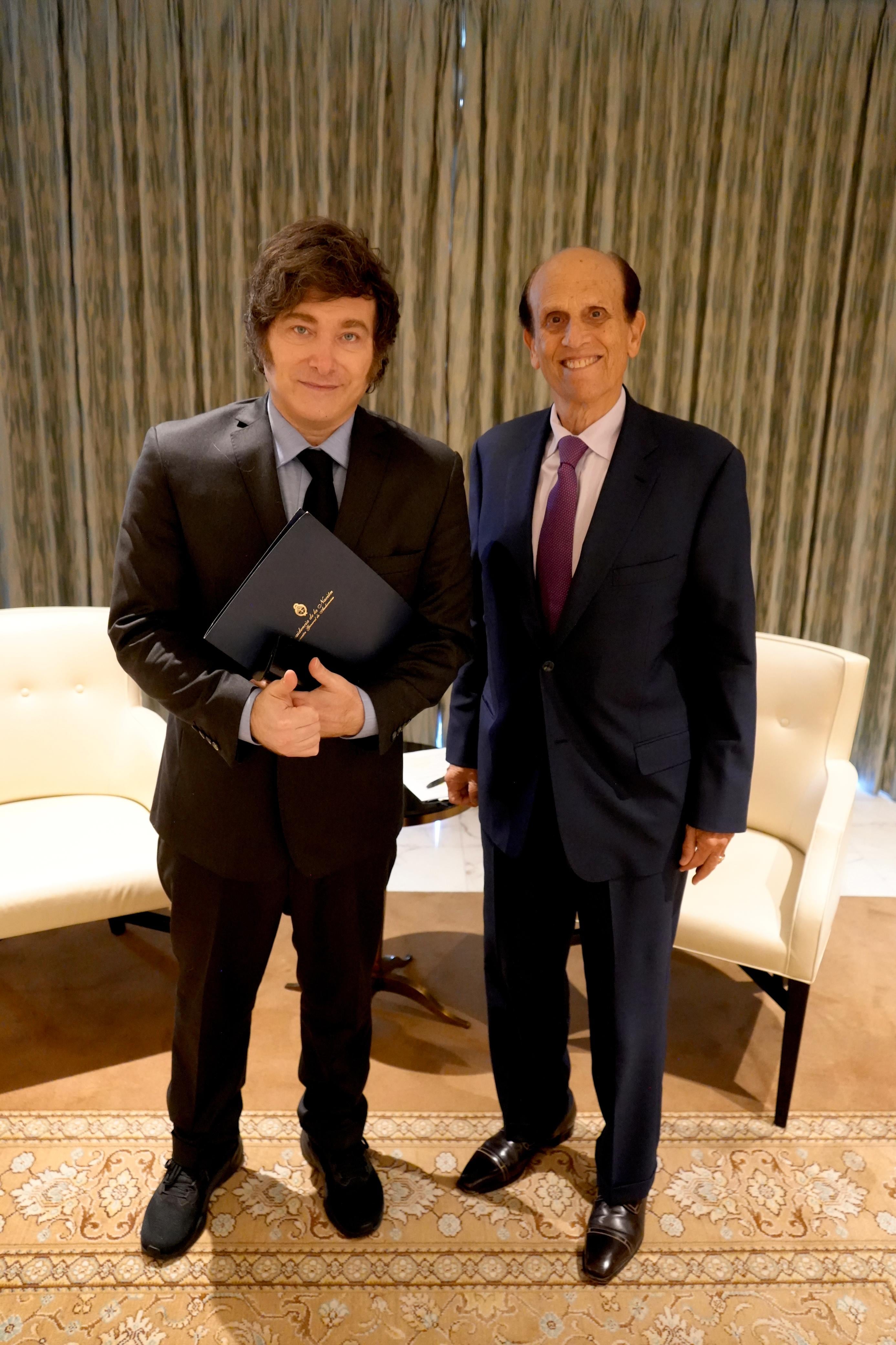 tras-su-viaje-a-eeuu-javier-milei-regreso-a-argentina-con-la-mirada-puesta-en-las-elecciones-del-domingo-2 Tras su viaje a EEUU, Javier Milei regresó a Argentina con la mirada puesta en las elecciones del domingo