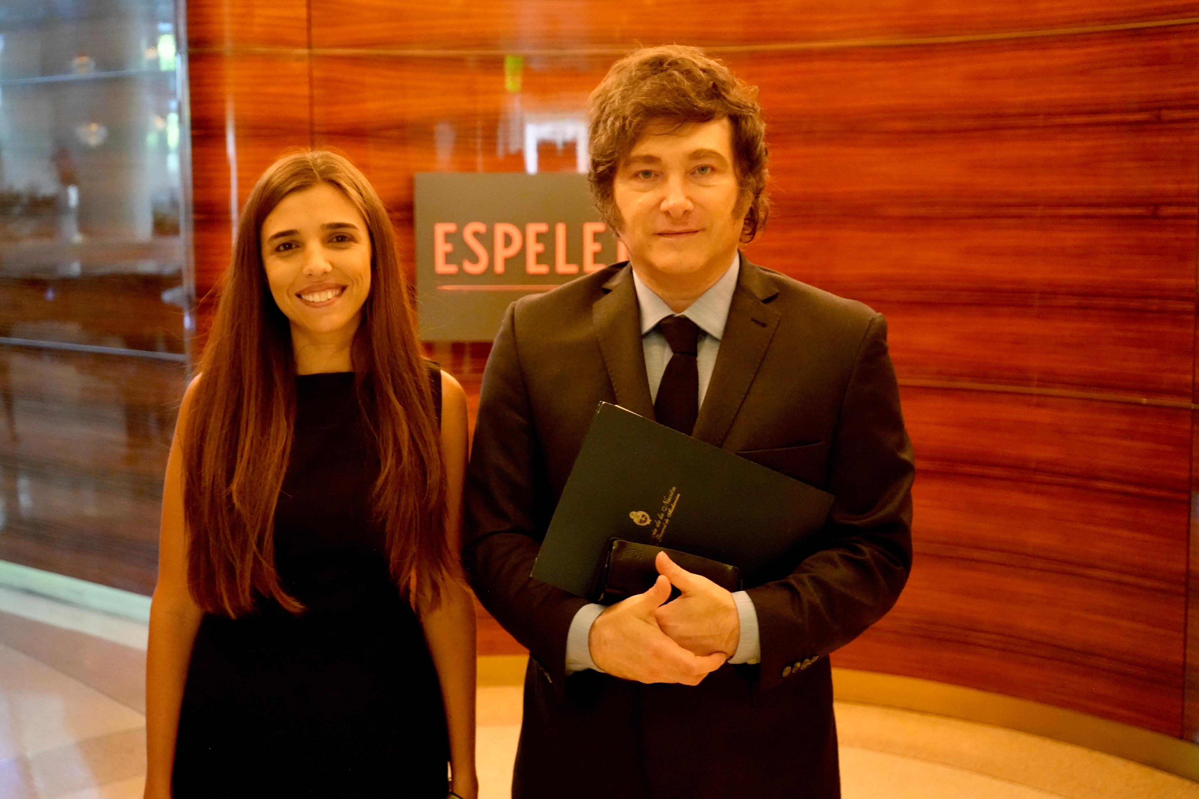 tras-su-viaje-a-eeuu-javier-milei-regreso-a-argentina-con-la-mirada-puesta-en-las-elecciones-del-domingo-3 Tras su viaje a EEUU, Javier Milei regresó a Argentina con la mirada puesta en las elecciones del domingo