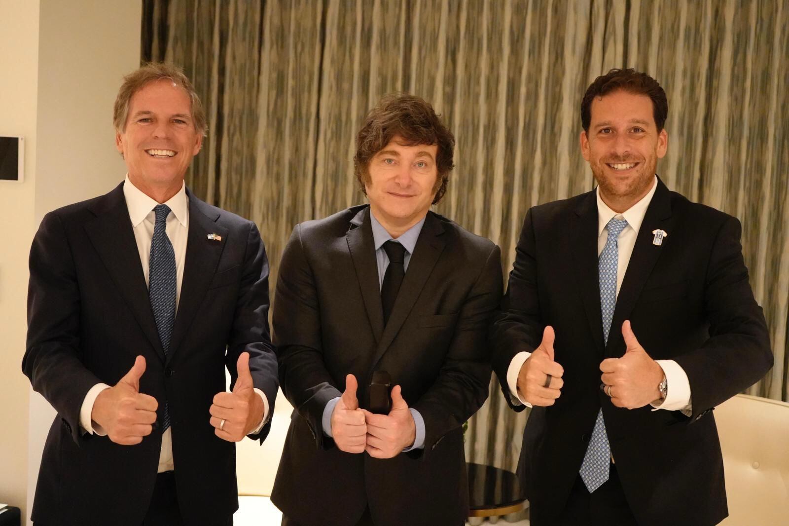 tras-su-viaje-a-eeuu-javier-milei-regreso-a-argentina-con-la-mirada-puesta-en-las-elecciones-del-domingo-4 Tras su viaje a EEUU, Javier Milei regresó a Argentina con la mirada puesta en las elecciones del domingo
