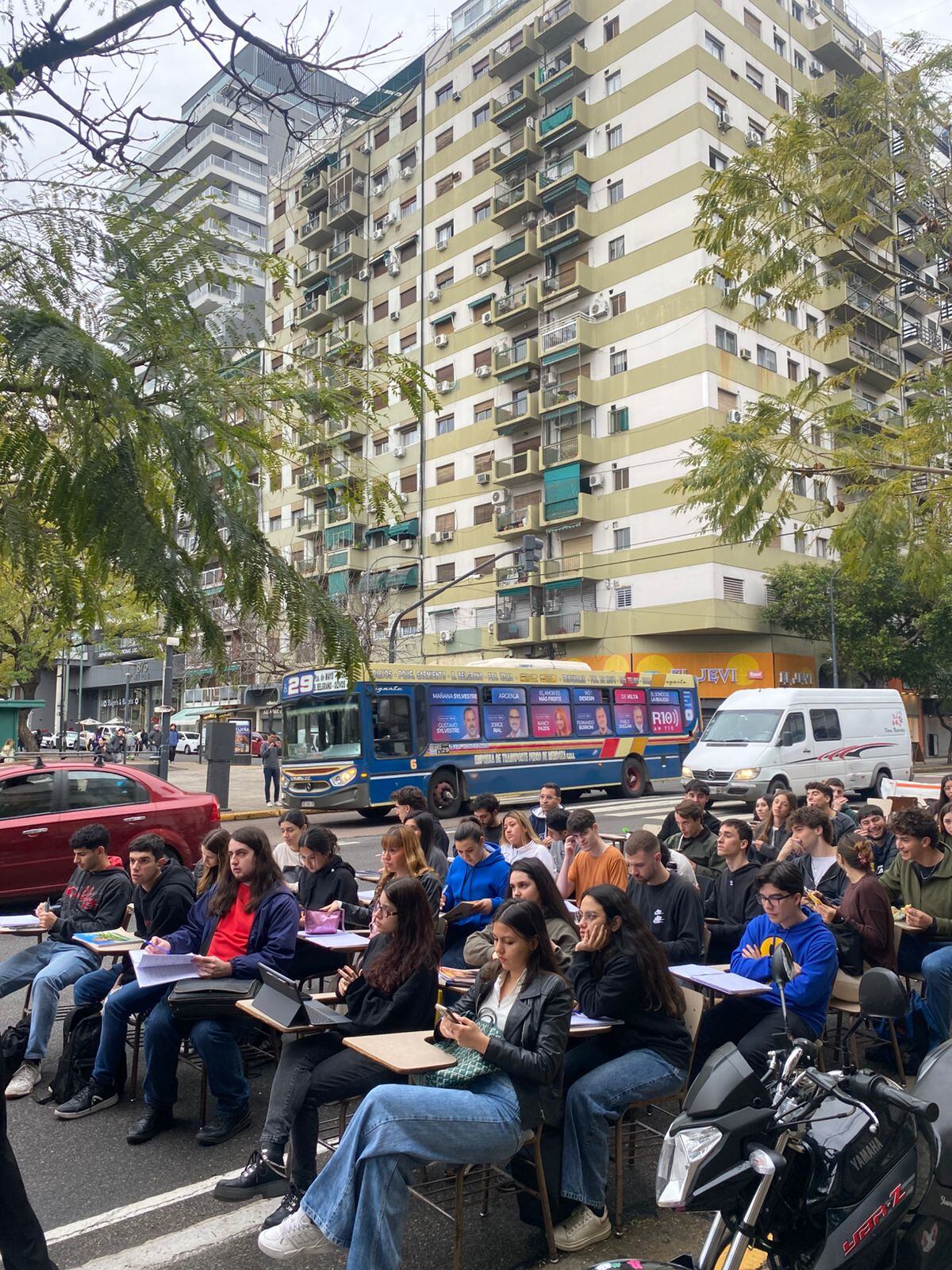 un-funcionario-dijo-que-hubo-alumnos-de-la-uba-obligados-a-asistir-a-clases-publicas-y-una-docente-le-contesto-2 Un funcionario dijo que hubo alumnos de la UBA obligados a asistir a clases públicas y una docente le contestó