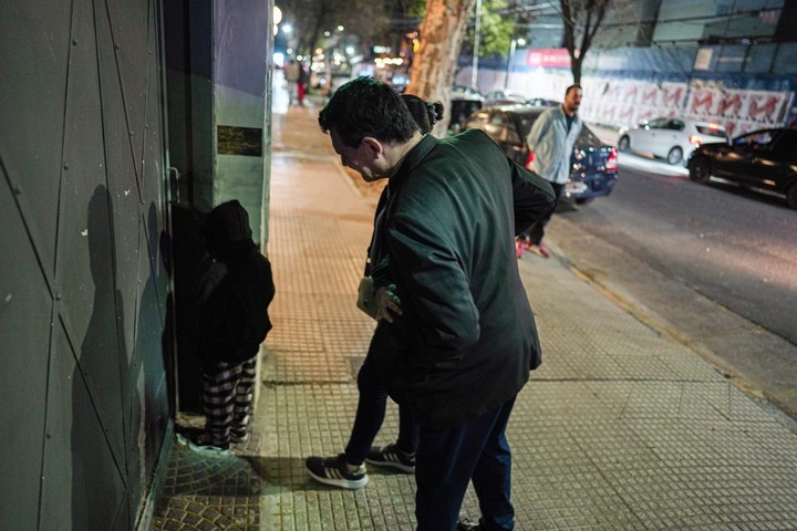 un-maniqui-de-un-chico-en-penitencia-inquieta-y-perturba-a-los-vecinos-del-barrio-de-palermo-1 Un maniquí de un chico “en penitencia” inquieta y perturba a los vecinos del barrio de Palermo