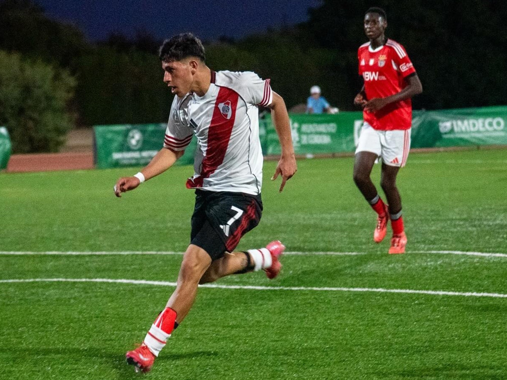 video-a-pura-pisadita-el-golazo-de-river-a-benfica-en-el-mundial-de-clubes-juvenil Video: a pura pisadita, el golazo de River a Benfica en el Mundial de Clubes juvenil