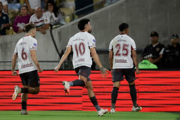 Video: el golazo y el palo del final en la clasificación de Lanús ante Fluminense