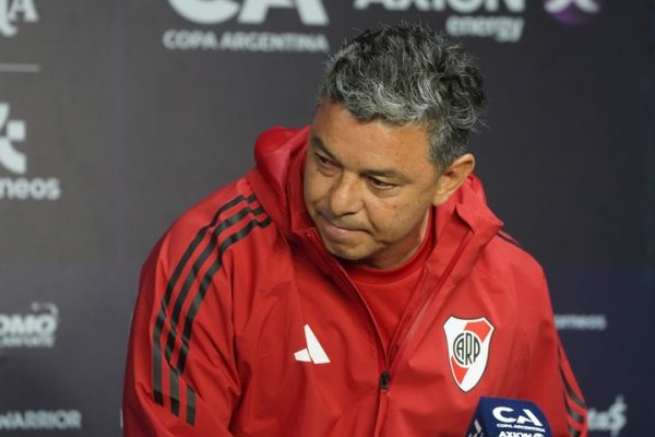 48 formaciones en 50 partidos en el año, un claro síntoma de la crisis de confianza de River