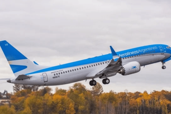 Aerolíneas Argentinas lanzó descuentos y cuotas sin interés para viajar antes del verano